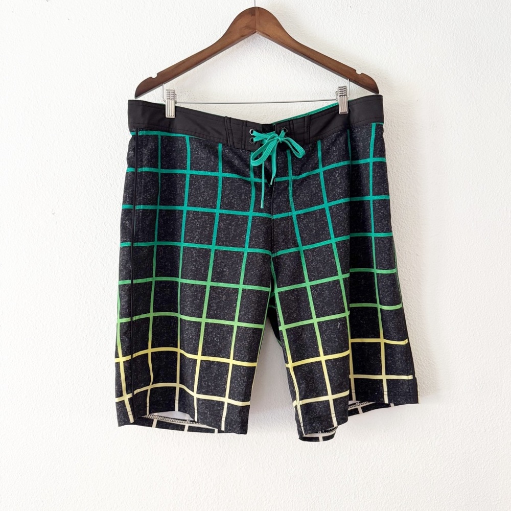 Old Navy California Board Short 38 Plaid Grid Ombre Surfcore Streetwear Festival - Picture 2 of 11